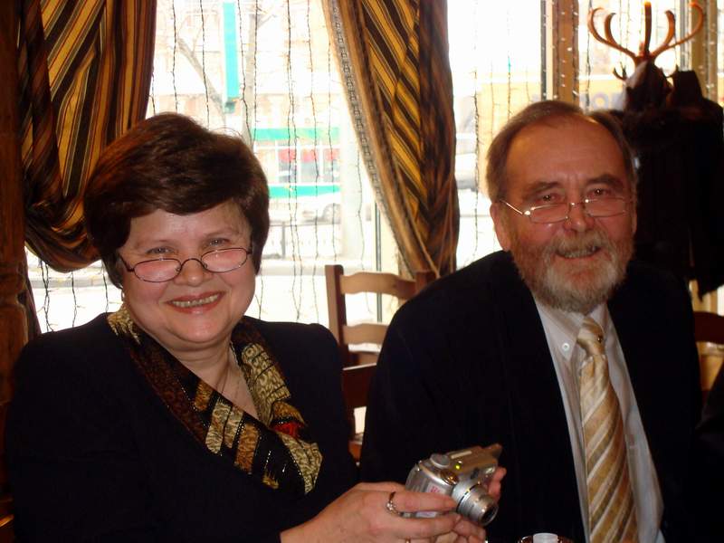  Это Галина Владимировна и Владимир Михайлович
 на встрече школьных друзей 13 января 2008 года 