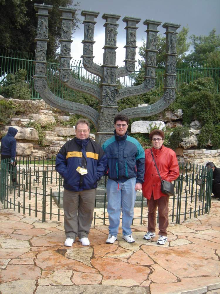  Марк Штокман с женой Брониславой и сыном Дмитрием на горе Скопус в Иерусалиме
(щелчком мышки переход на сайт Марка Штокмана) 